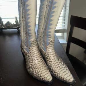 Miron Crosby boots size 9